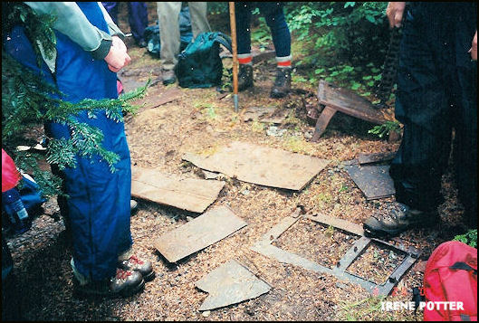 Scattered stove parts 8/26/2000