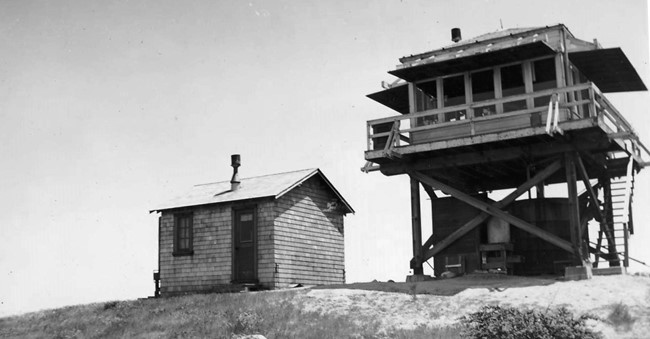 Black Mountain Lookout - Previous BC-301 Cabin with AWS Residence